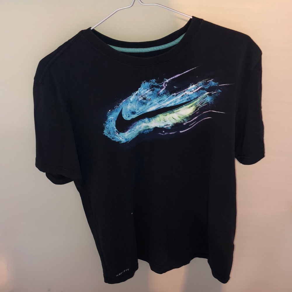 Men’s medium Nike t-shirt
